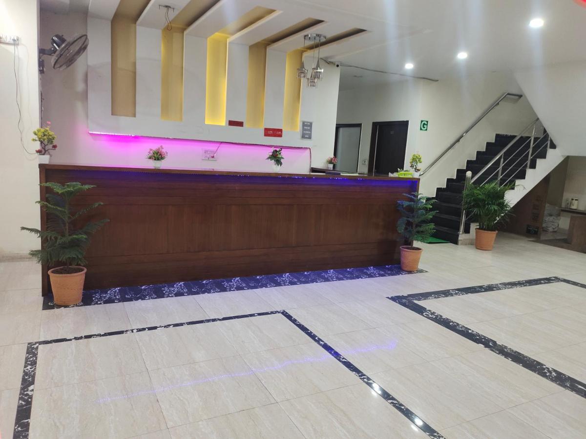 Hotel Kb Square Near Chandigarh Railway Station Екстериор снимка