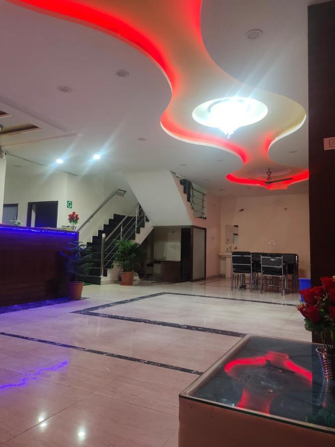 Hotel Kb Square Near Chandigarh Railway Station Екстериор снимка