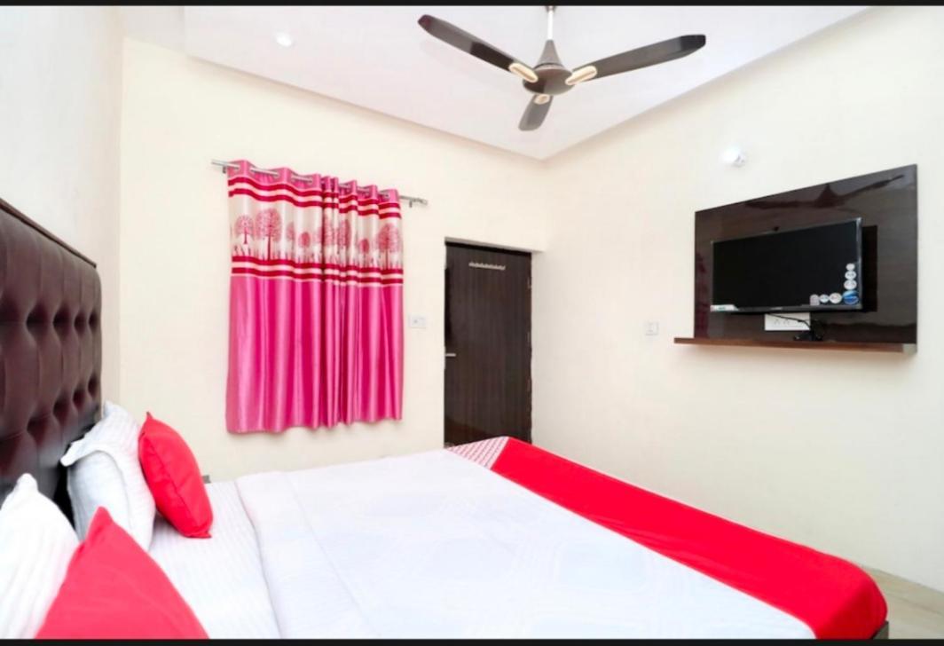 Hotel Kb Square Near Chandigarh Railway Station Стая снимка