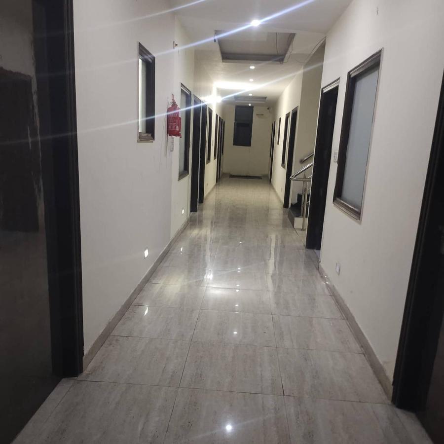 Hotel Kb Square Near Chandigarh Railway Station Стая снимка