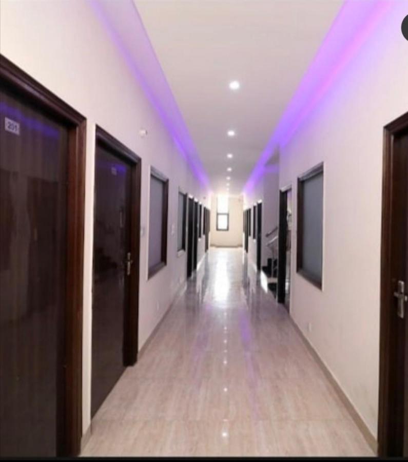 Hotel Kb Square Near Chandigarh Railway Station Стая снимка