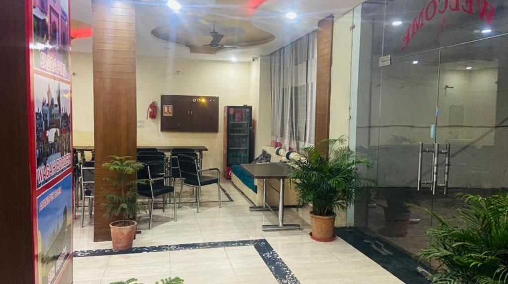 Hotel Kb Square Near Chandigarh Railway Station Стая снимка