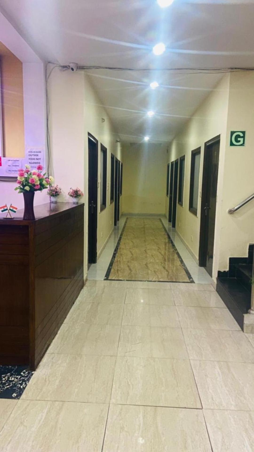 Hotel Kb Square Near Chandigarh Railway Station Стая снимка