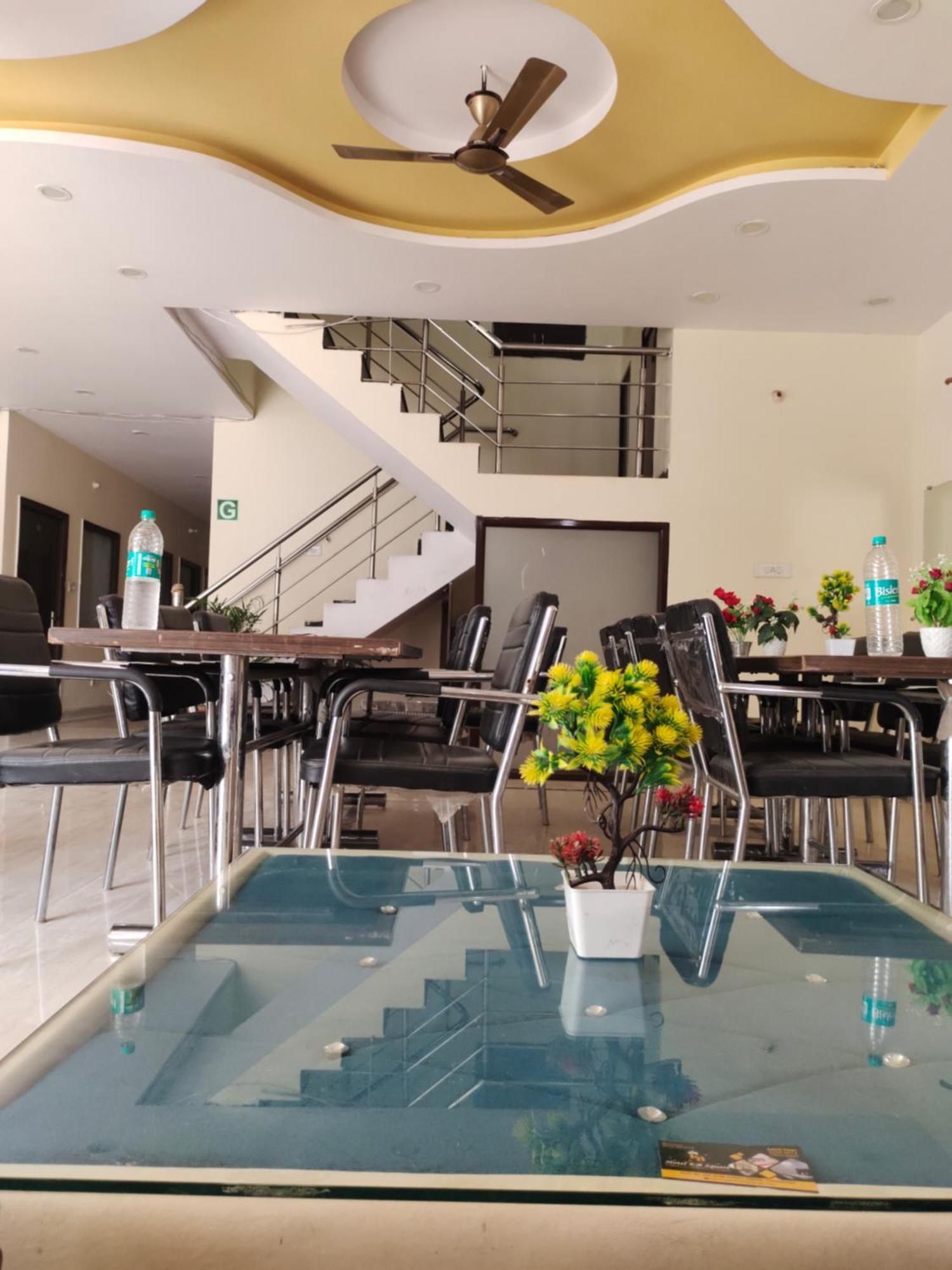 Hotel Kb Square Near Chandigarh Railway Station Стая снимка
