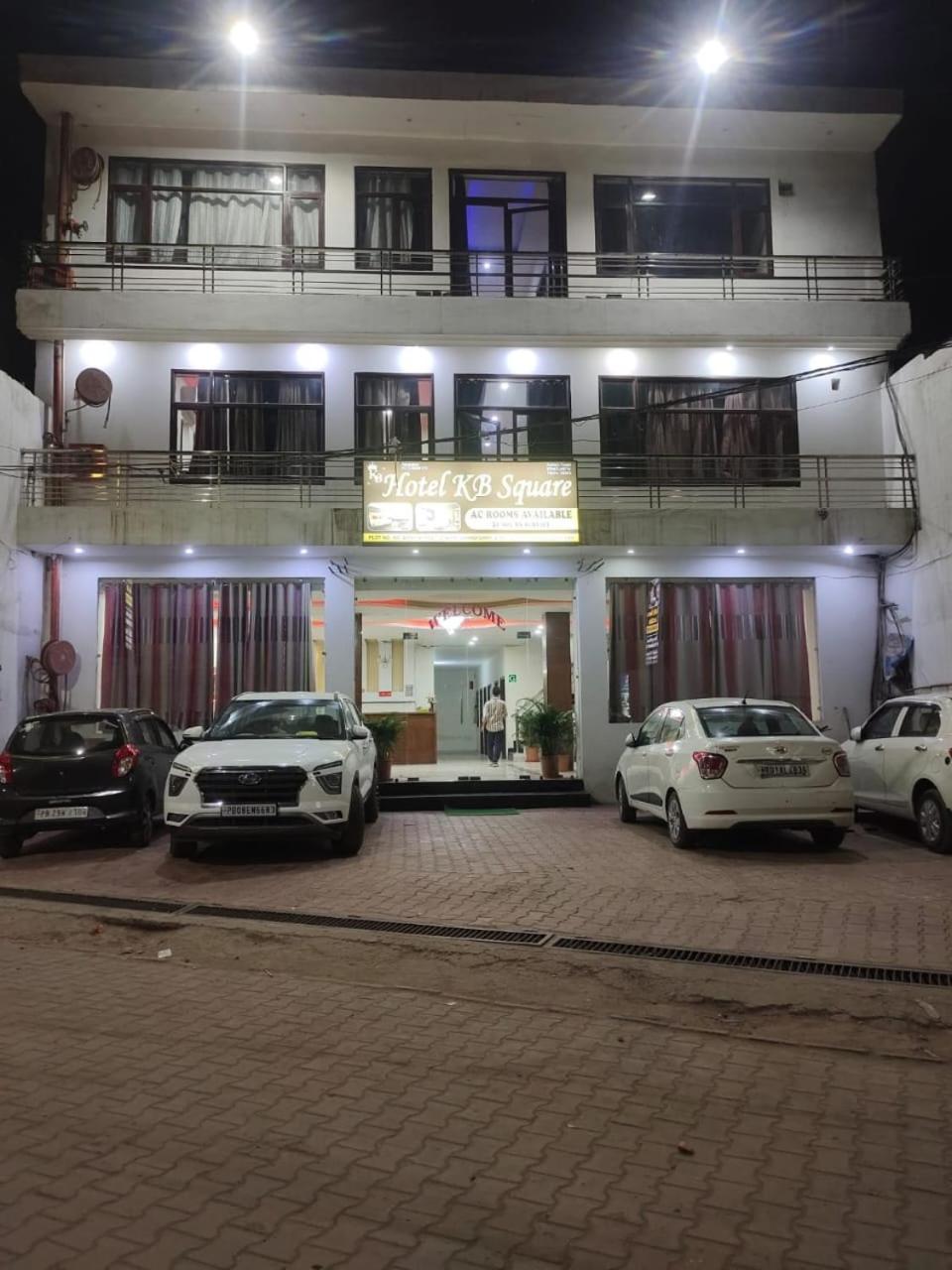 Hotel Kb Square Near Chandigarh Railway Station Екстериор снимка
