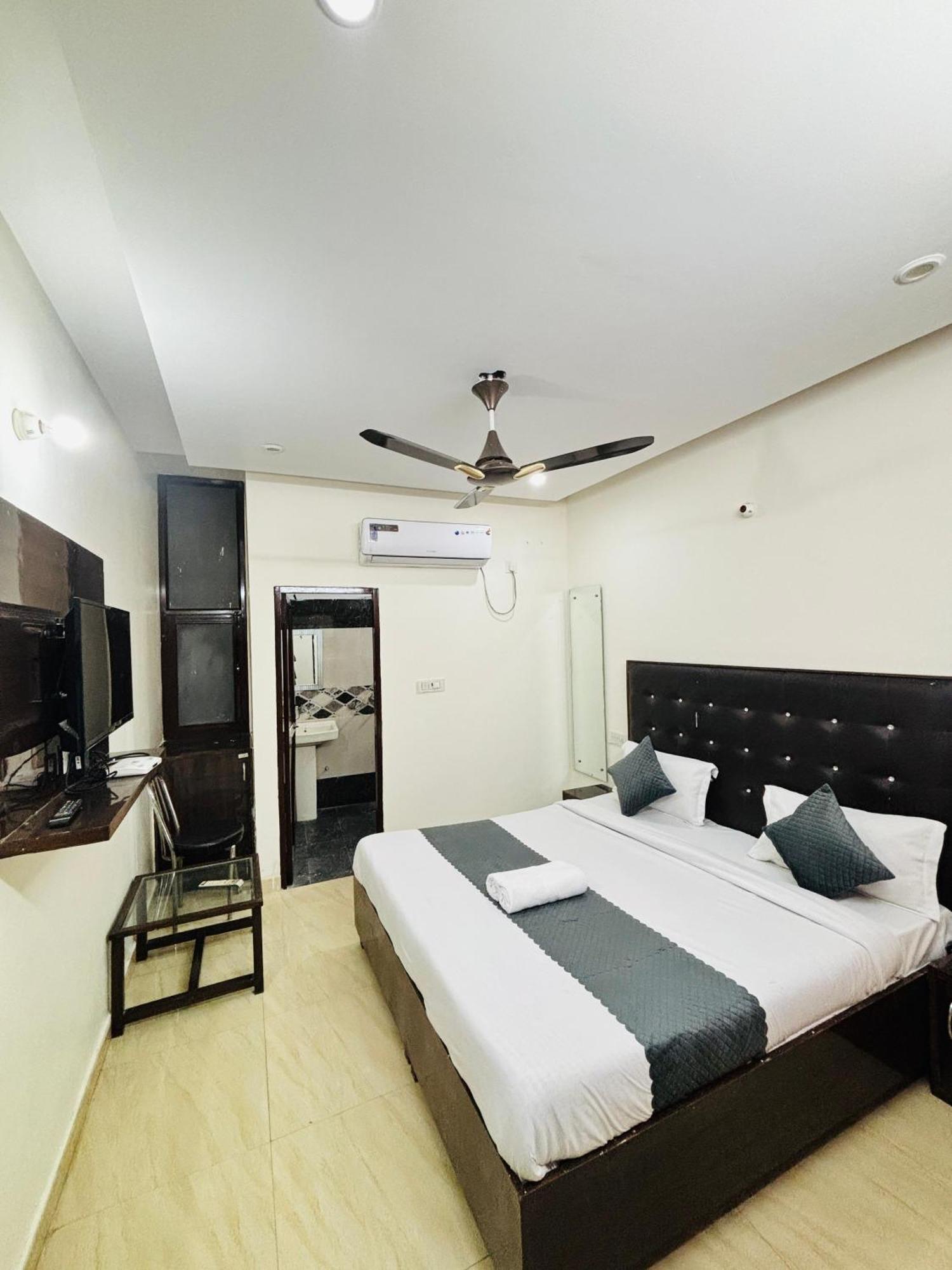 Hotel Kb Square Near Chandigarh Railway Station Екстериор снимка