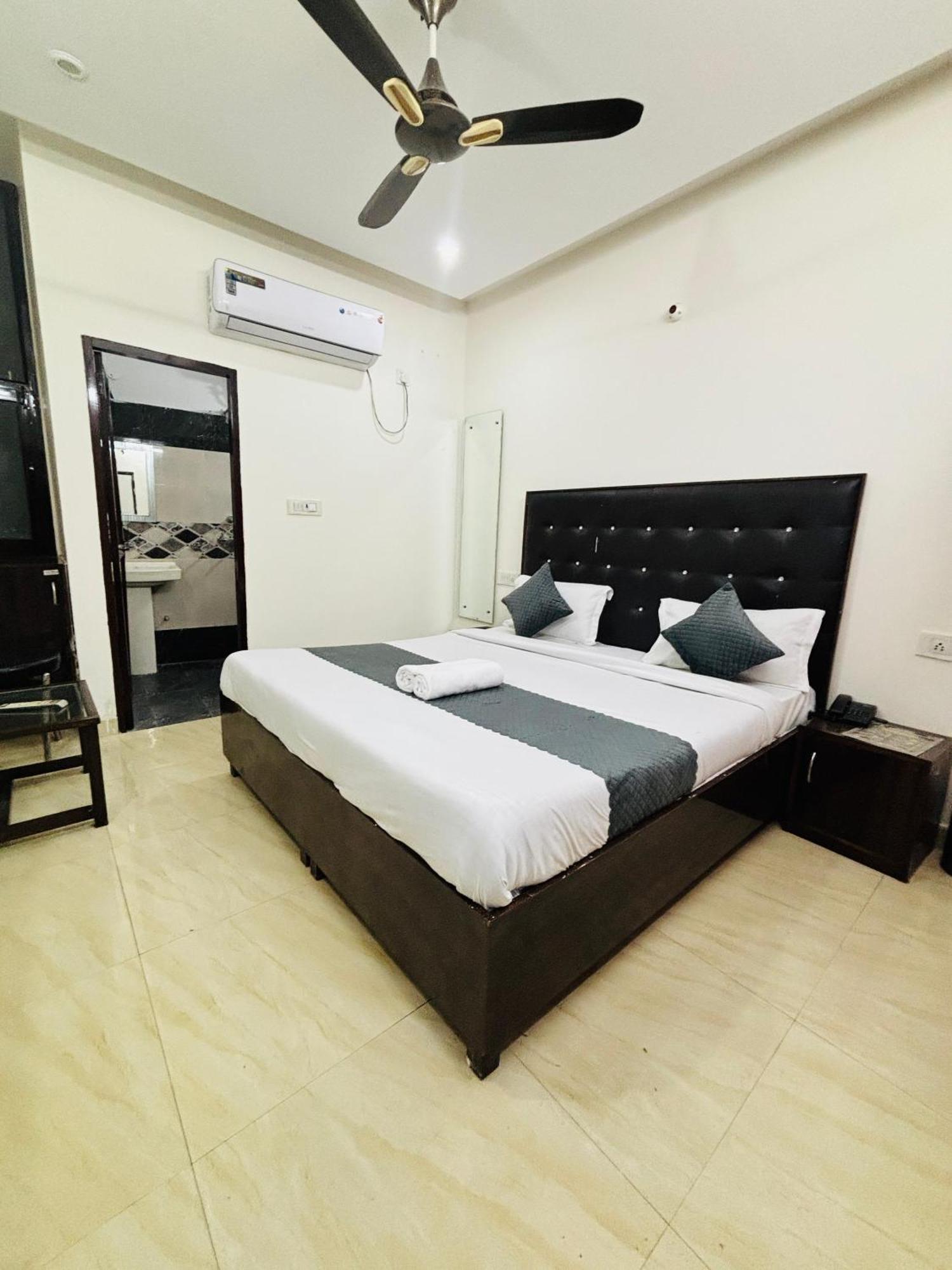 Hotel Kb Square Near Chandigarh Railway Station Екстериор снимка