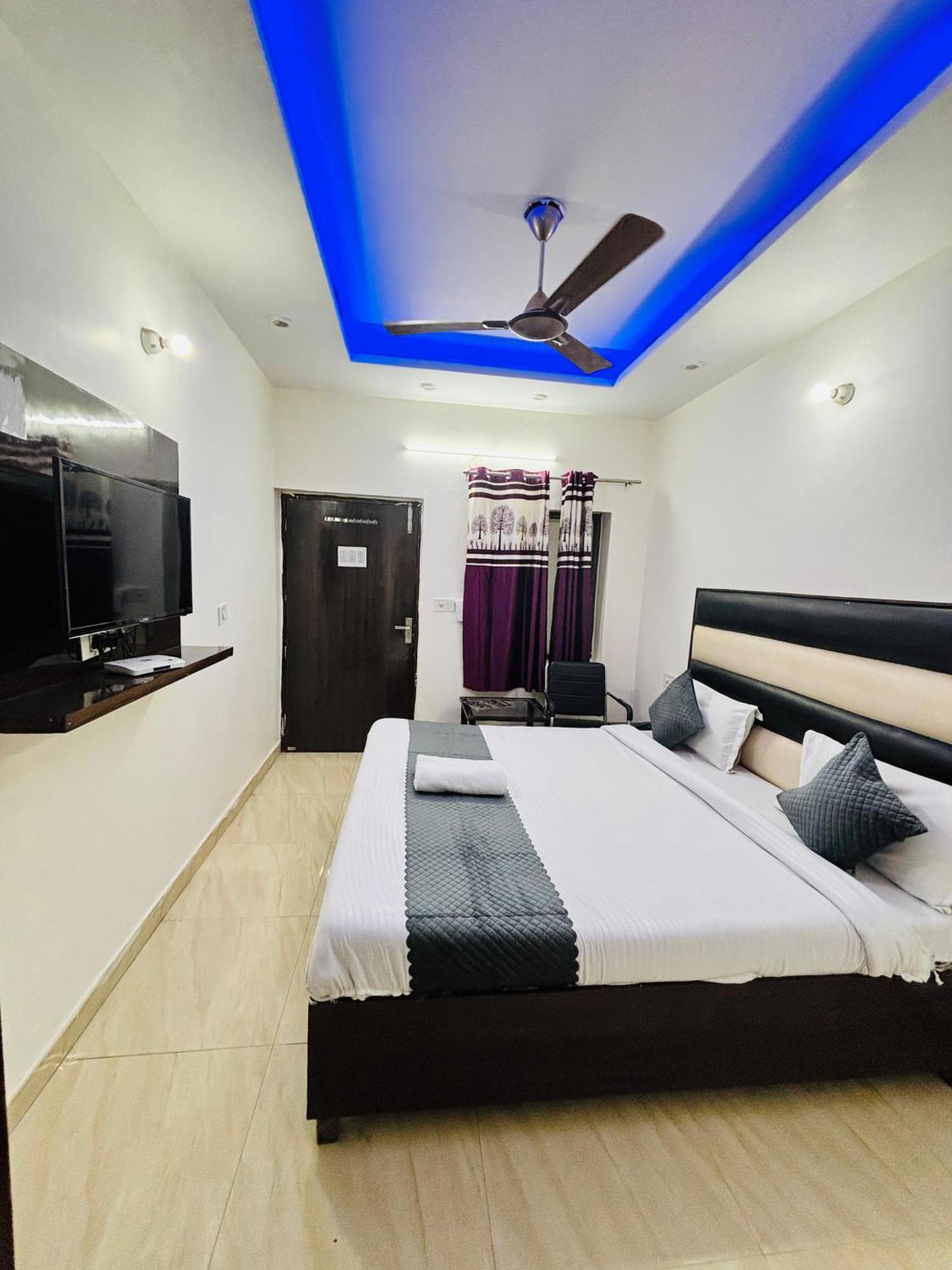 Hotel Kb Square Near Chandigarh Railway Station Екстериор снимка
